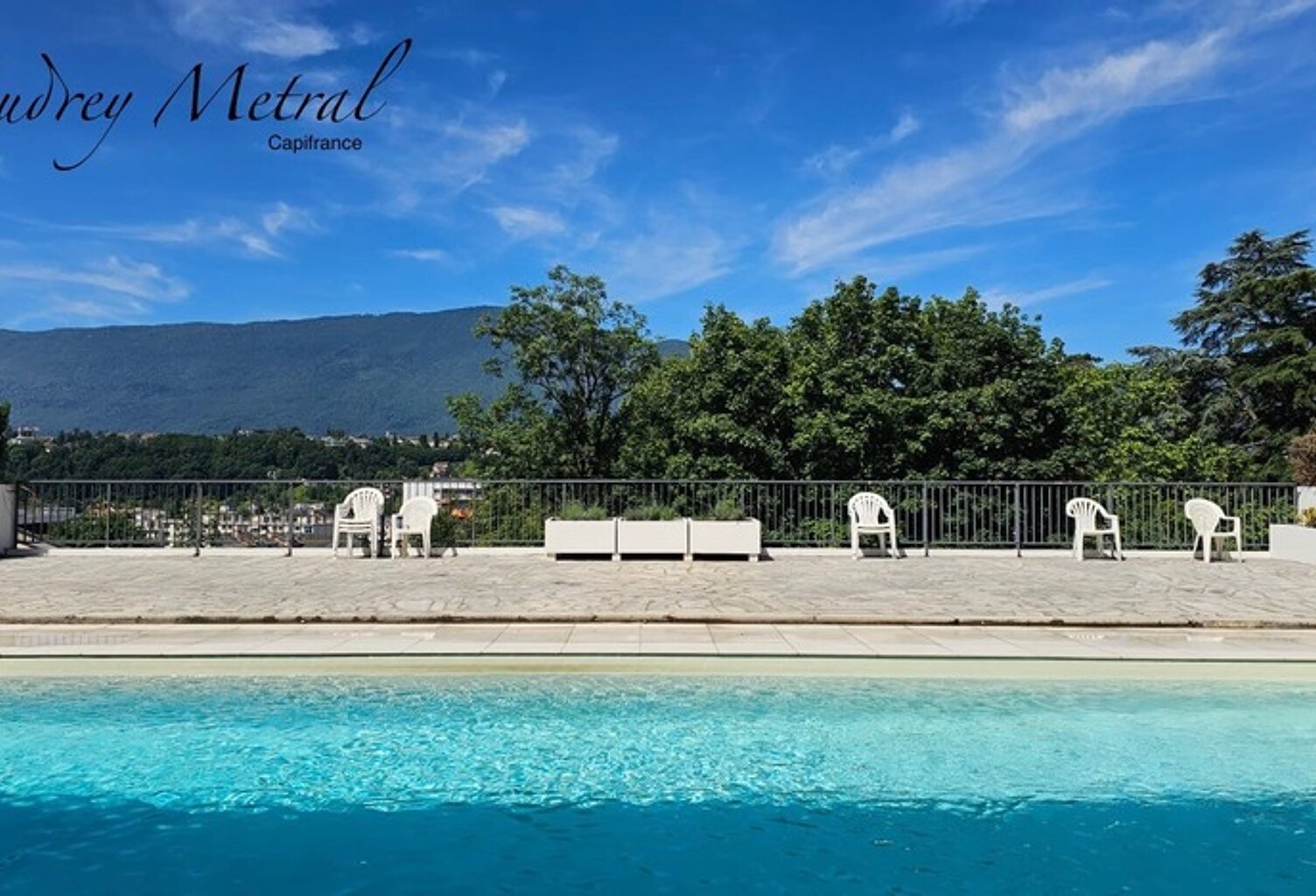 Appartement à vendre à AIX LES BAINS (73) composé de 3 studios, d'une salle commune et accès à la piscine — photo 1