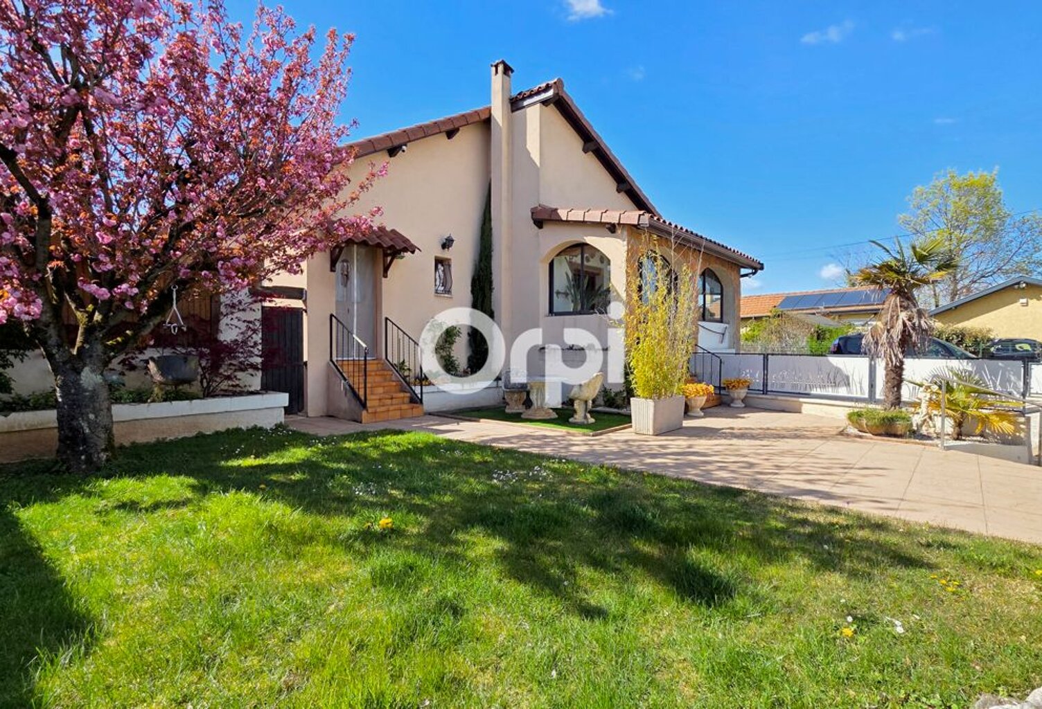 Maison À Vendre 4 chambres avec sous-sol complet et piscine — photo 1