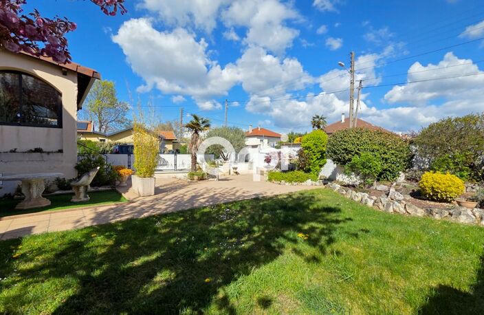 Maison À Vendre 4 chambres avec sous-sol complet et piscine — photo 2