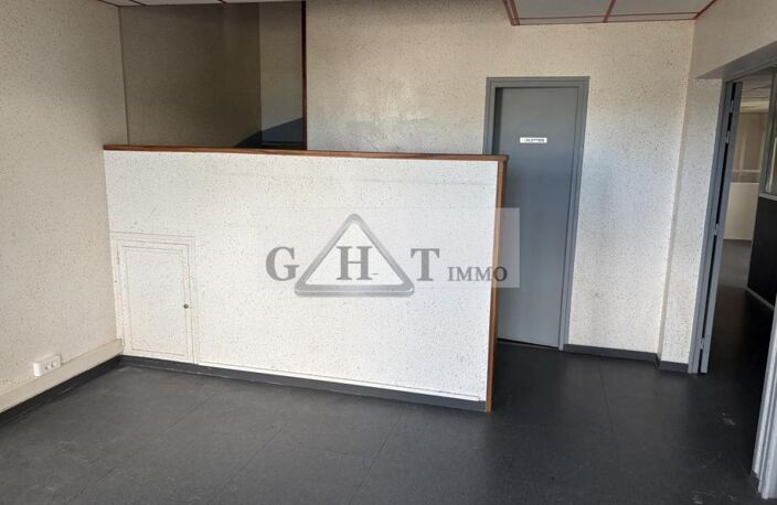 BUREAUX À VENDRE — photo 2