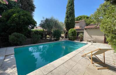 Maison de 253 m² avec terrain arboré et piscine 5 min d’Avignon — photo du bien