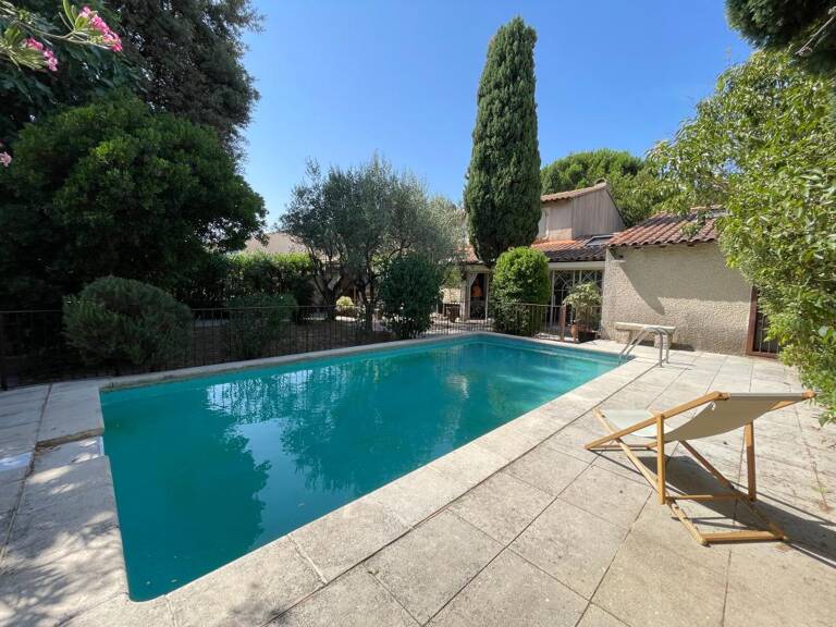 Maison de 253 m² avec terrain arboré et piscine 5 min d’Avignon — photo 1