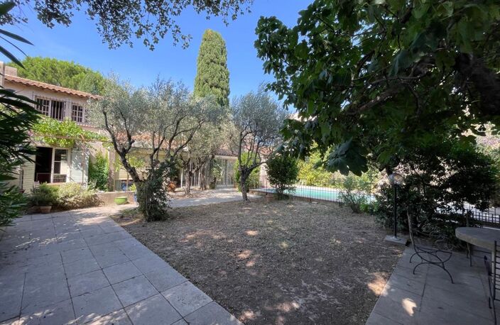 Maison de 253 m² avec terrain arboré et piscine 5 min d’Avignon — photo 2