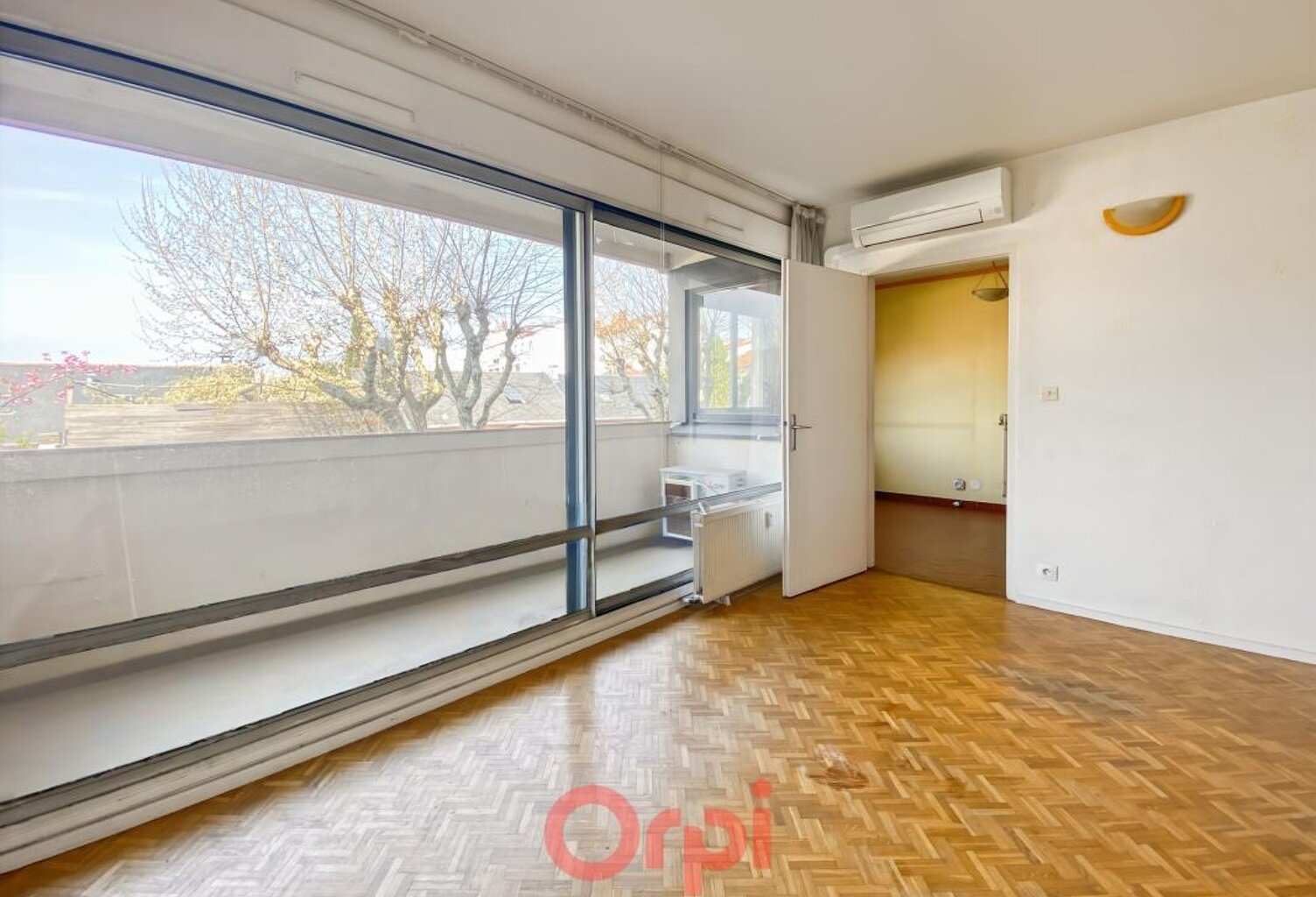 Appartement avec bacon à vivre et garage — photo 1