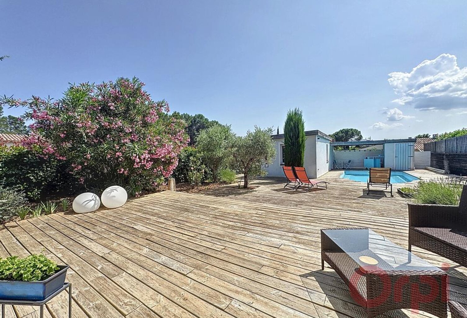 Villa de plain pied de 103 m2 avec dépendance studio + piscine - Nombreux parkings — photo 1