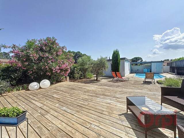 Villa de plain pied de 103 m2 avec dépendance studio + piscine - Nombreux parkings — photo du bien