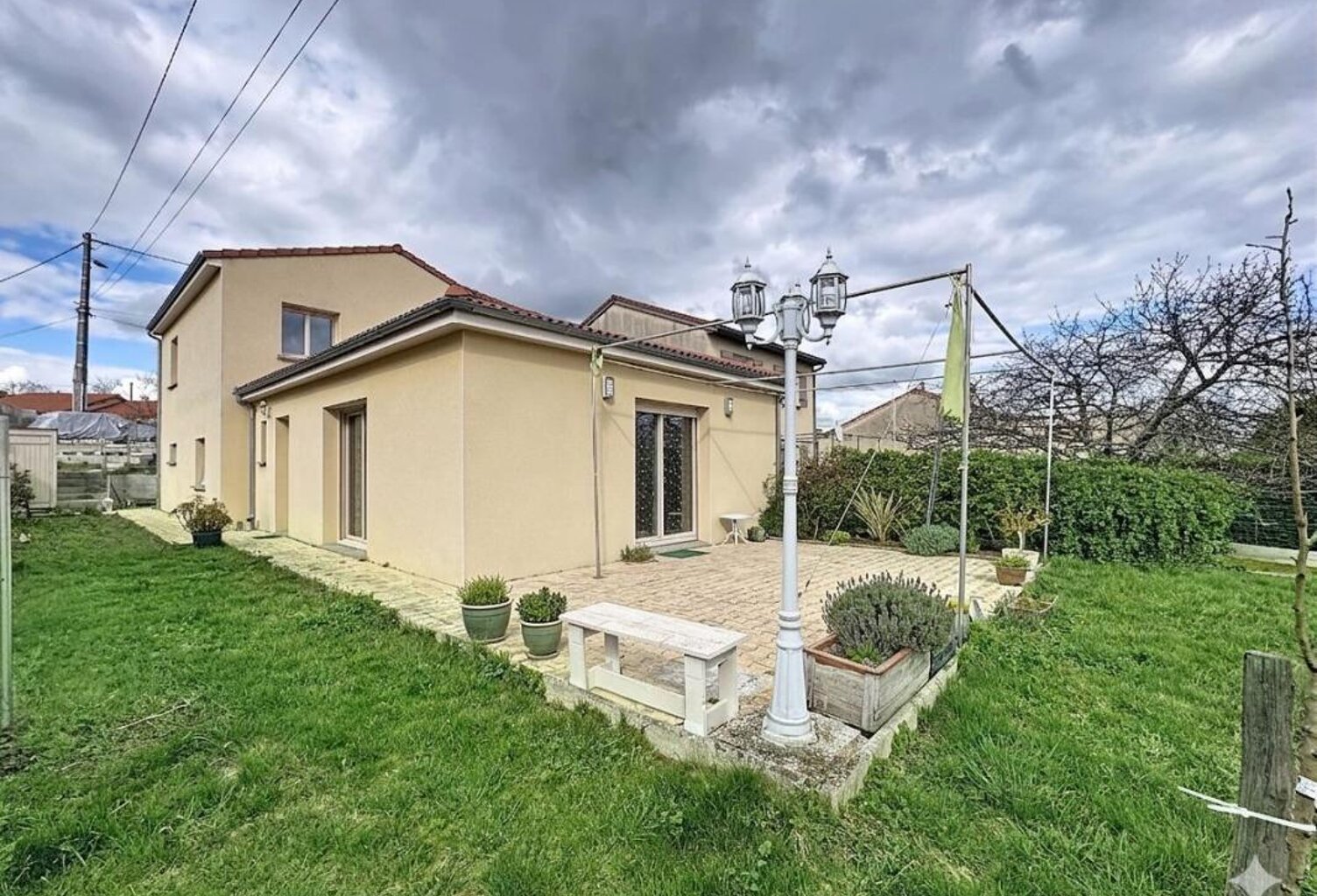 VOLVIC Maison de 2012 3 chambres possibilité 4 avec garage sur 400m² de terrain — photo 1