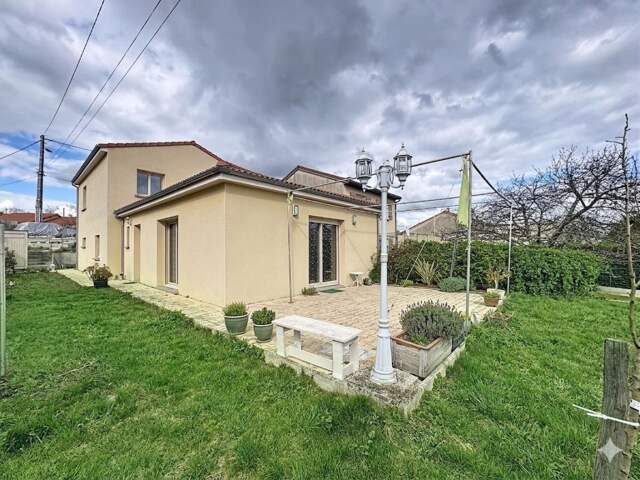 VOLVIC Maison de 2012 3 chambres possibilité 4 avec garage sur 400m² de terrain — photo du bien