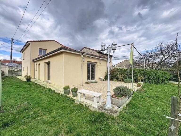 VOLVIC Maison de 2012 3 chambres possibilité 4 avec garage sur 400m² de terrain — photo 1