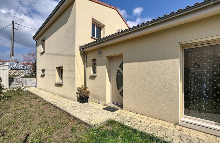 VOLVIC Maison de 2012 3 chambres possibilité 4 avec garage sur 400m² de terrain — photo 2