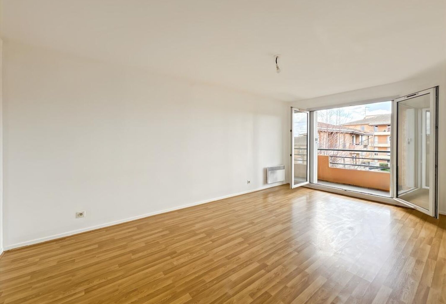 À Vendre - Appartement T2 avec Stationnement et Balcon — photo 1