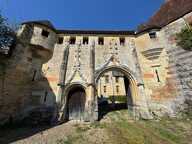 Château inscrit aux Monuments Historiques - Elegance et potentiel exceptionnel — photo 2