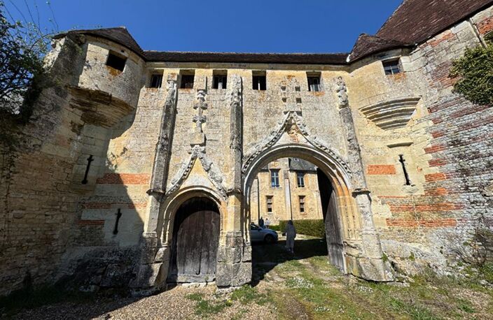 Château inscrit aux Monuments Historiques - Elegance et potentiel exceptionnel — photo 2