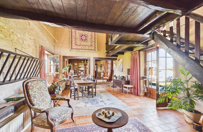 Maison de caractère de 317 m2 à Gizay, 5 chambres,  parc de 5500 m2, piscine , grange, atelier — photo 4