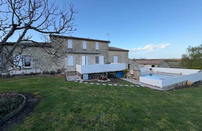 Demeure en pierre entièrement rénovée. Entre charme et confort  DPE B 225m2 — photo 3