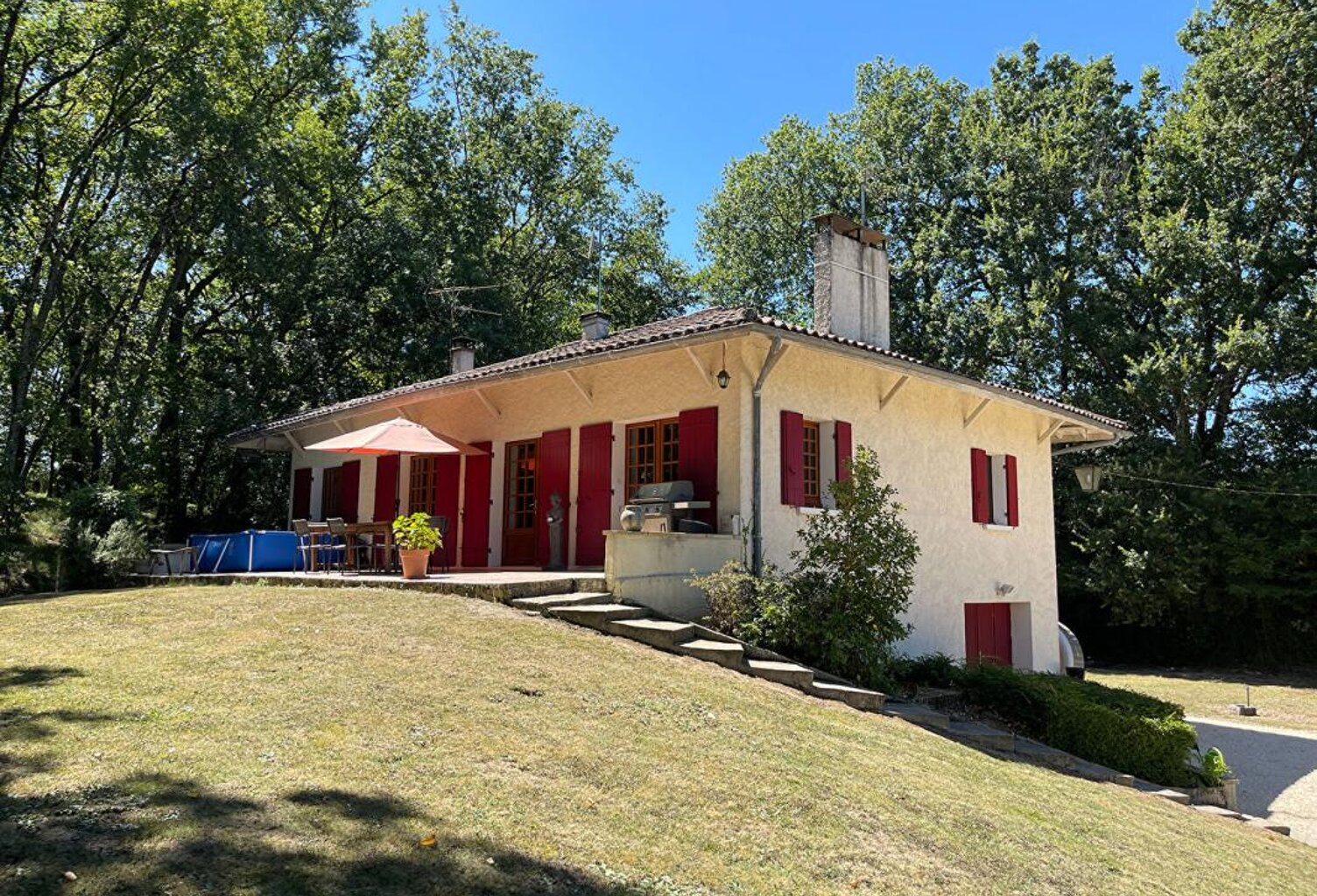 Maison sur deux niveaux avec jardin clôturé, à proximité de Villeréal — photo 1