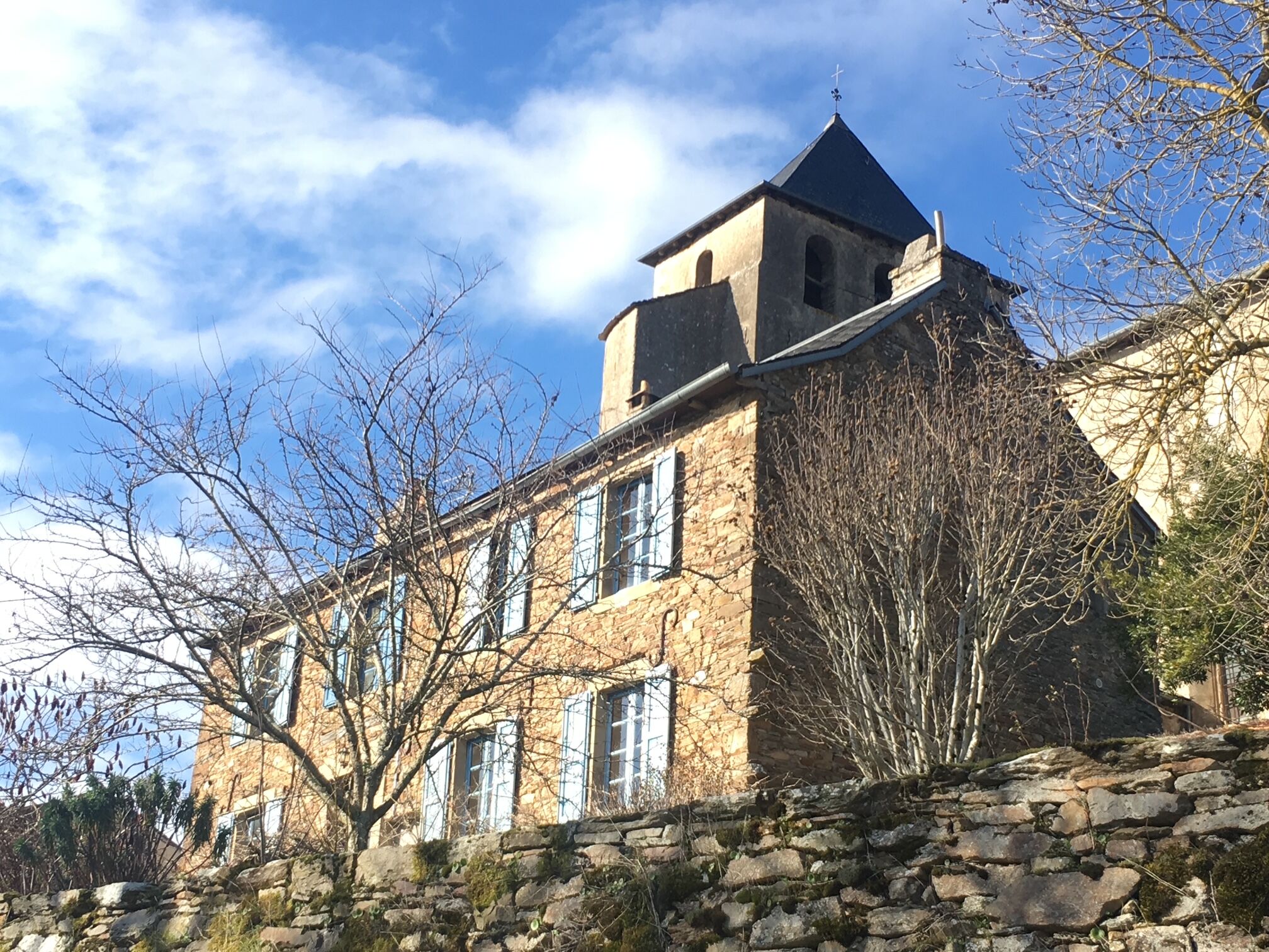 Ancien presbytère avec jardin et vue dominante