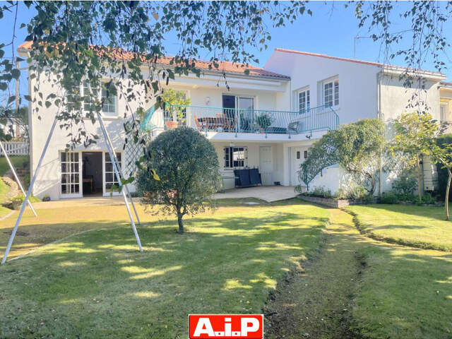 Maison 11 pièces 195 m² à La Châtaigneraie — photo du bien