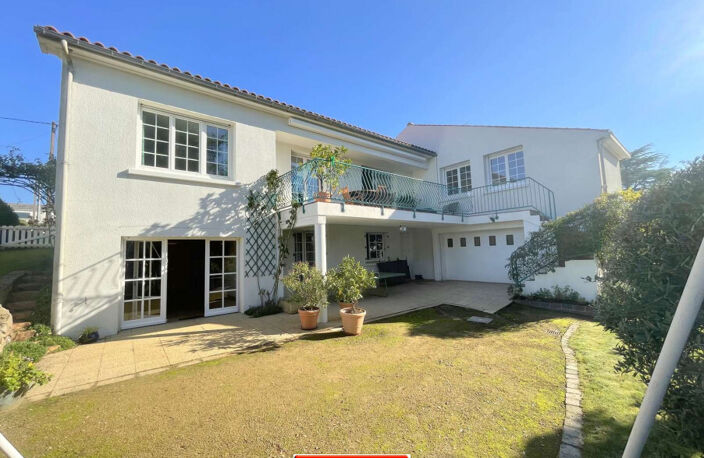 Vente maison 11 pièces 195 m² La Châtaigneraie (85120) — photo 2