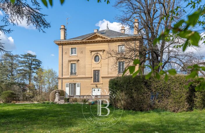 Écully Centre – Appartement de prestige à vendre de 313 m² – Rez-de-jardin – Parc privatif – 4 chambres- Cave à vins — photo 3