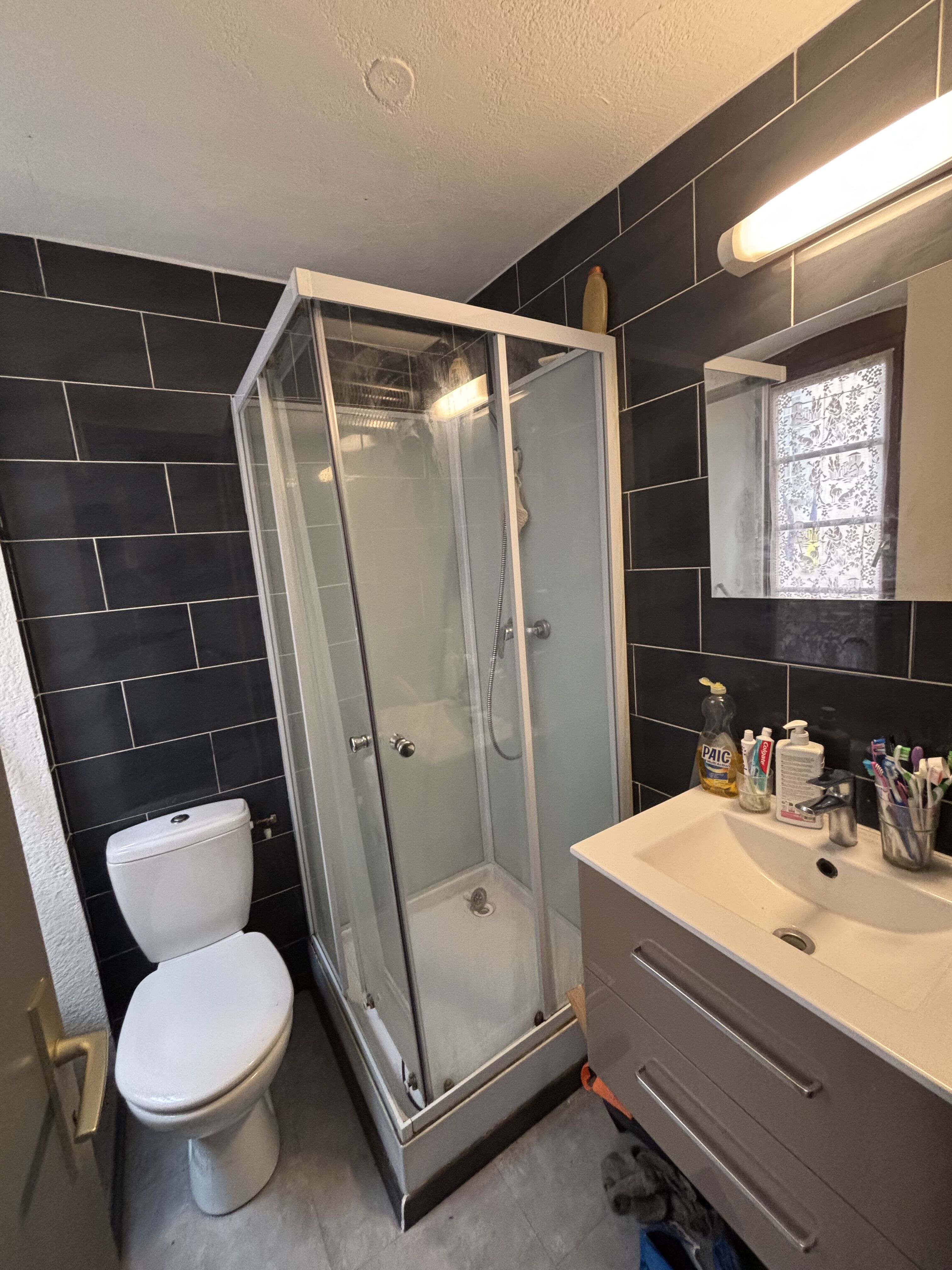 EXCLUSIVITE AGENCE- GAP CENTRE VILLE- Venez découvrir au premier étage sans ascenseur d'une petite copropriété,  ce studio de 19.20m² loi carrez