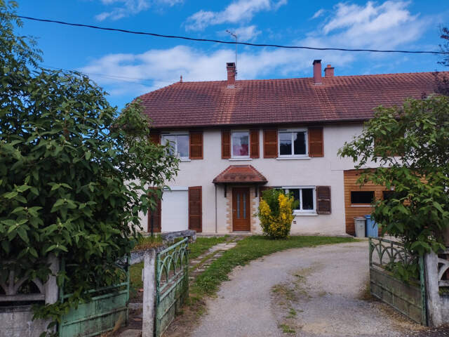 Grande maison familiale à la campagne — photo du bien