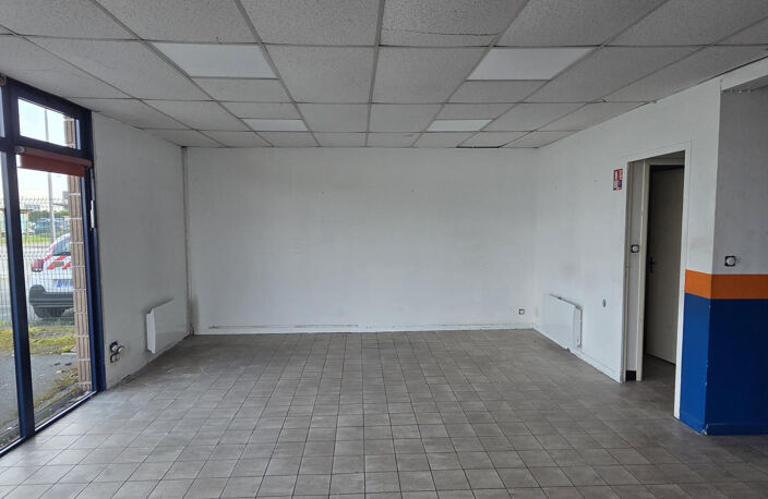 LOCAL D'ACTIVITE A LOUER SAINT BARTHELEMY D'ANJOU — photo 2