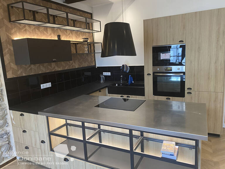 BIARRITZ - Appartement rénové quartier des Halles — photo 1