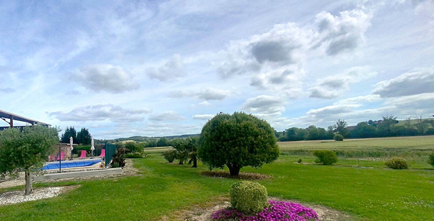Grande maison de 180 m² avec dépendance au calme dans la nature proche de Montauban — photo 1