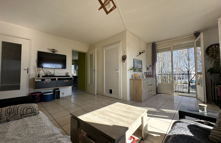 Appartement T4   83 m2   Gerzat (Parc de la Treille) — photo 2