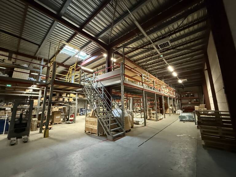 Local d'activité 640 m² + cour privative de 700 m²  ZI de Chiriac, Albertville — photo 1