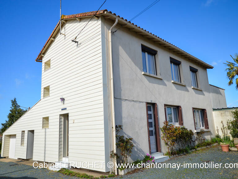 CHANTONNAY - Maison d'habitation, 3 chambres, jardin et gara — photo 1
