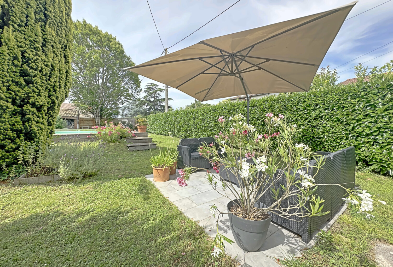 Maison de Bourg - ARVEYRES - — photo 1