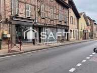 IMMEUBLE AVEC 2 LOCAUX COMMERCIAUX, 1 APPARTEMENT A RAFRAICHIR ET COMBLES AMENAGEABLES — photo 2