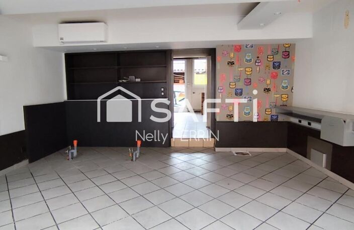 IMMEUBLE AVEC 2 LOCAUX COMMERCIAUX, 1 APPARTEMENT A RAFRAICHIR ET COMBLES AMENAGEABLES — photo 3
