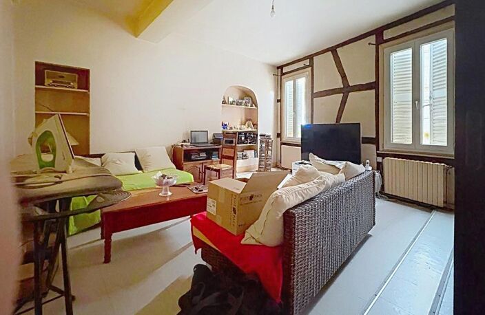 IMMEUBLE AVEC 2 LOCAUX COMMERCIAUX, 1 APPARTEMENT A RAFRAICHIR ET COMBLES AMENAGEABLES — photo 5