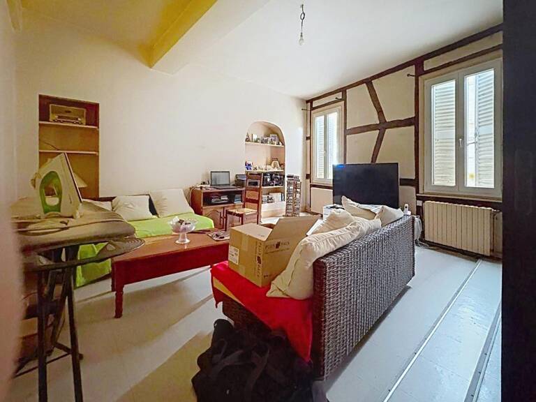 IMMEUBLE AVEC 2 LOCAUX COMMERCIAUX, 1 APPARTEMENT A RAFRAICHIR ET COMBLES AMENAGEABLES — photo 1