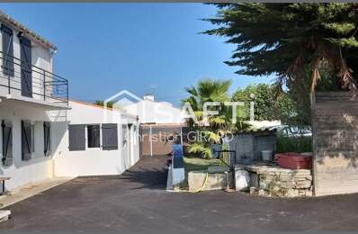A Noirmoutier en l 'ile, en zone blanche, maison en pierres avec demi-étage et studio indépendant, pour une surface habitable de 127 m2, avec  piscine. — photo du bien