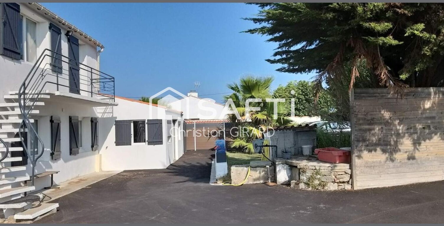 A Noirmoutier en l 'ile, en zone blanche, maison en pierres avec demi-étage et studio indépendant, pour une surface habitable de 127 m2, avec  piscine. — photo 1
