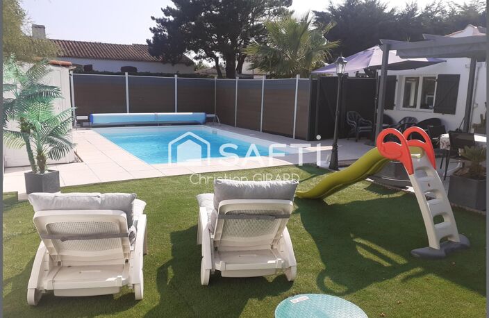 A Noirmoutier en l 'ile, en zone blanche, maison en pierres avec demi-étage et studio indépendant, pour une surface habitable de 127 m2, avec  piscine. — photo 2
