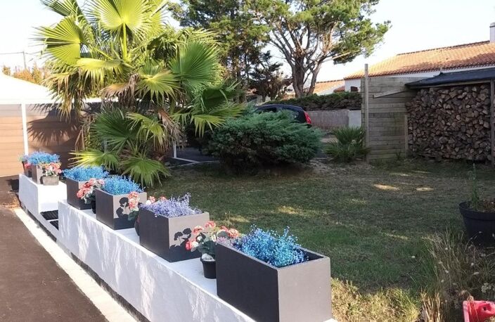 A Noirmoutier en l 'ile, en zone blanche, maison en pierres avec demi-étage et studio indépendant, pour une surface habitable de 127 m2, avec  piscine. — photo 3