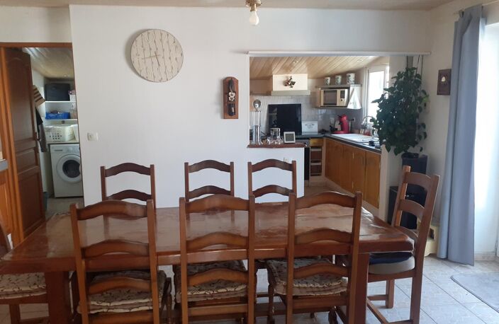 A Noirmoutier en l 'ile, en zone blanche, maison en pierres avec demi-étage et studio indépendant, pour une surface habitable de 127 m2, avec  piscine. — photo 4