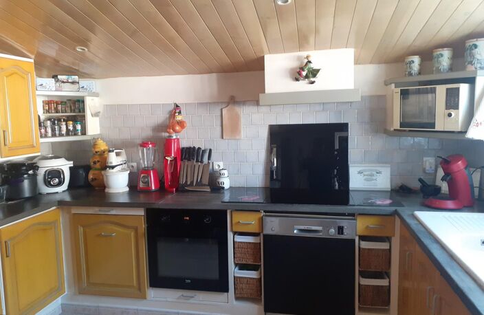 A Noirmoutier en l 'ile, en zone blanche, maison en pierres avec demi-étage et studio indépendant, pour une surface habitable de 127 m2, avec  piscine. — photo 5