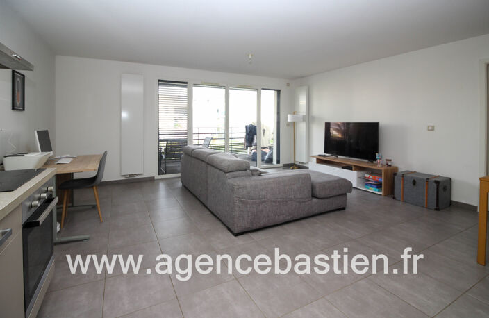 Divonne-les-Bains   T3 de 73 m2 avec terrasse et garage — photo 4