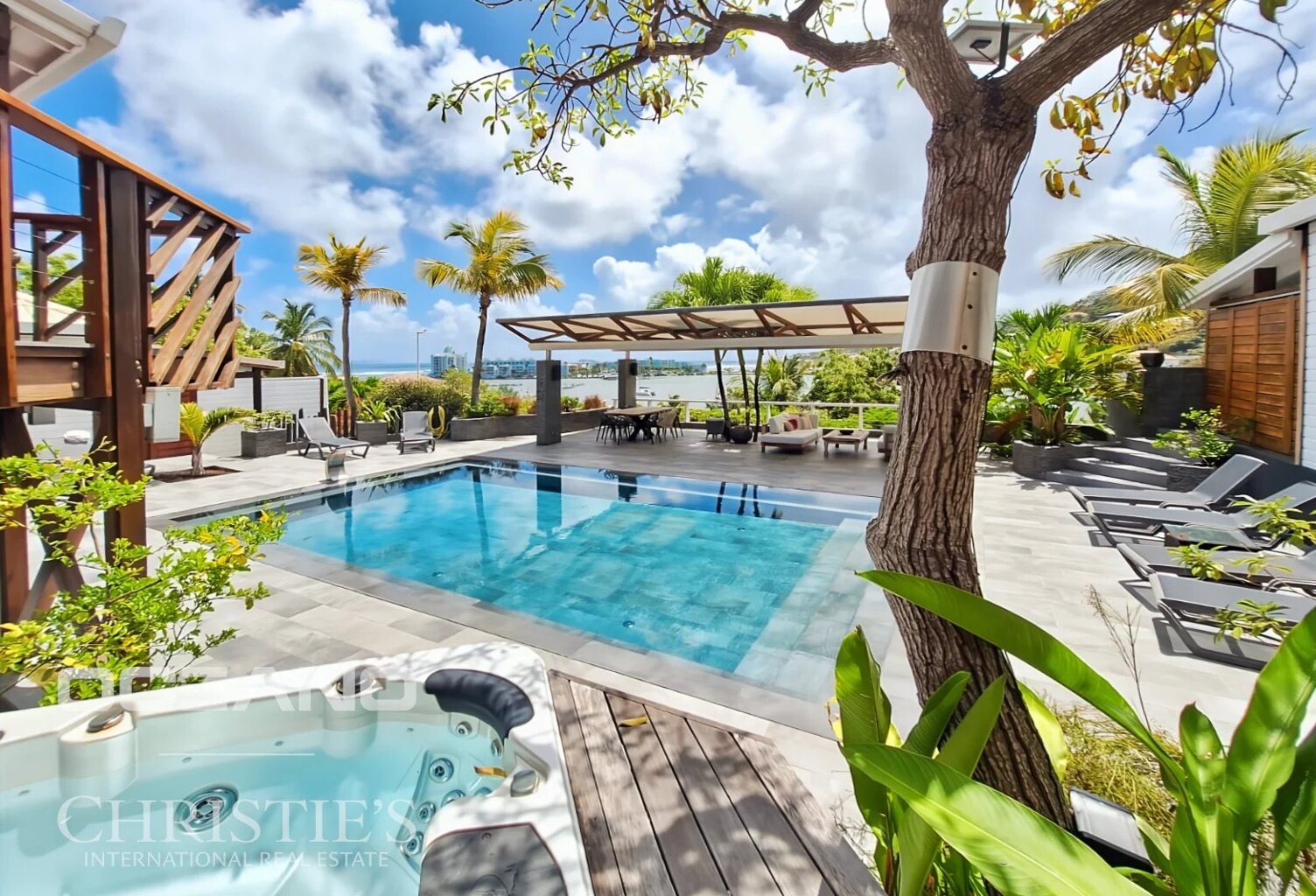 Magnifique Villa vue mer + 3 bungalows — photo 1