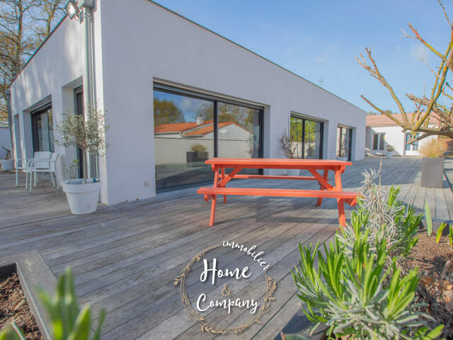 ETAULES - MAISON DE PLAIN-PIED AVEC PISCINE COUVERTE — photo du bien