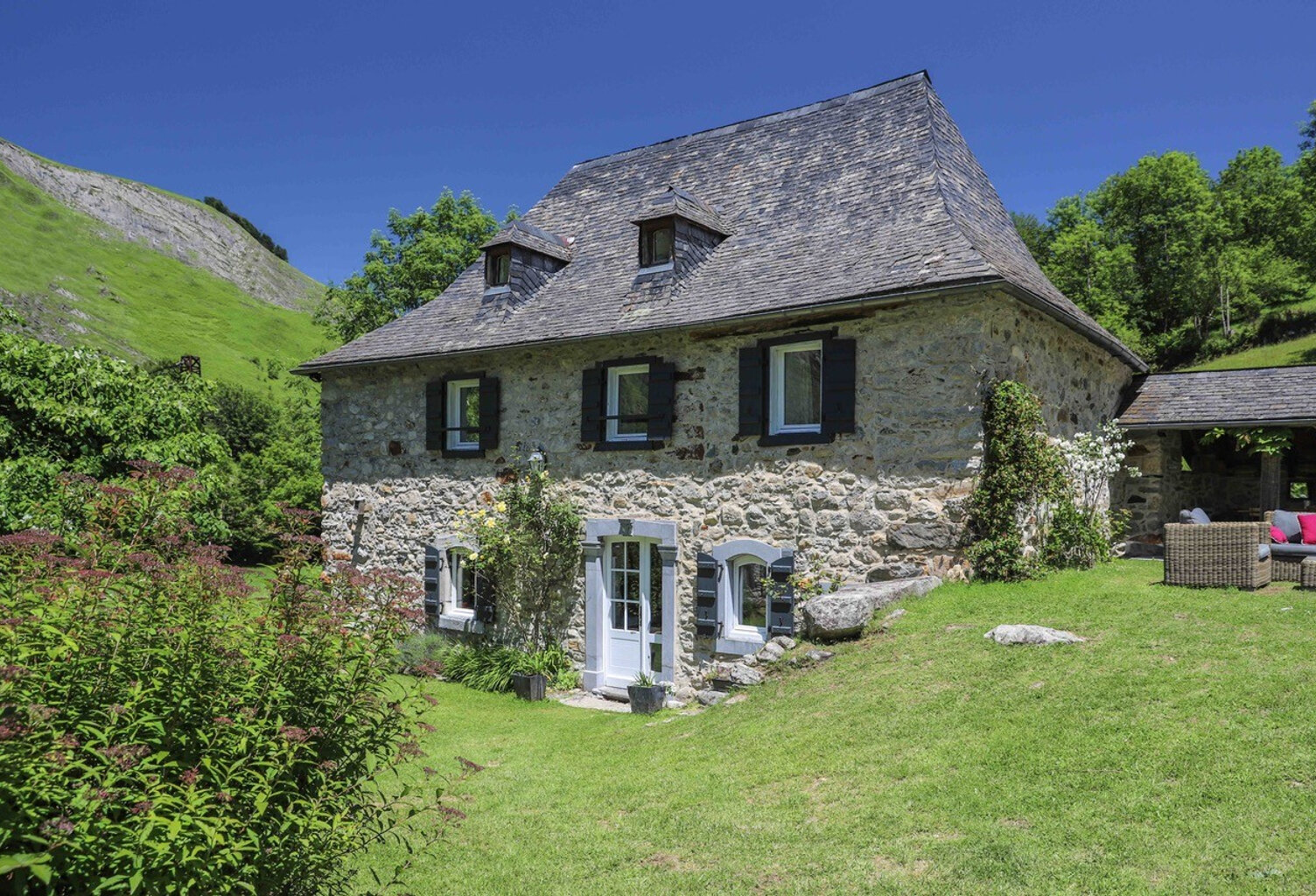 Maison en Val d'Azun avec garage et dépendances — photo 1