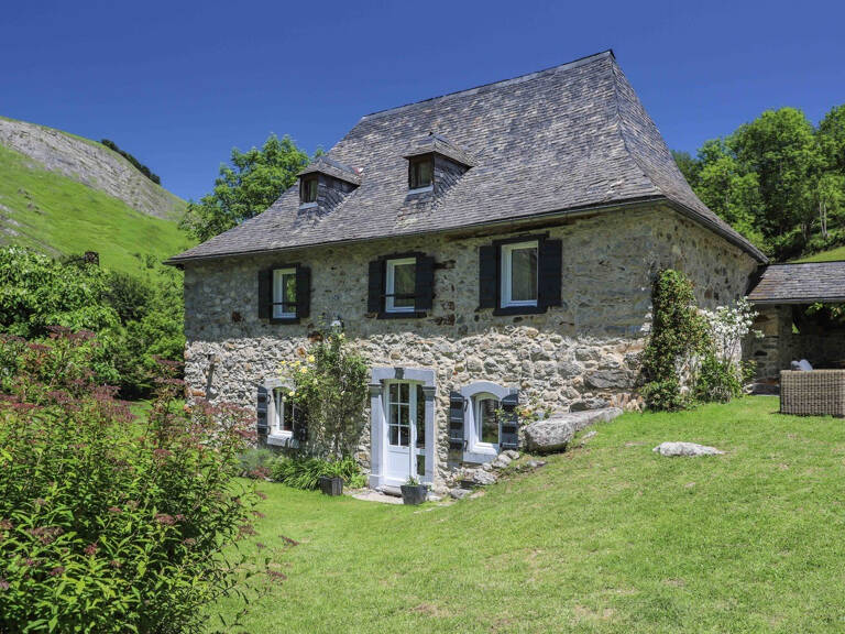 Maison en Val d'Azun avec garage et dépendances — photo 1
