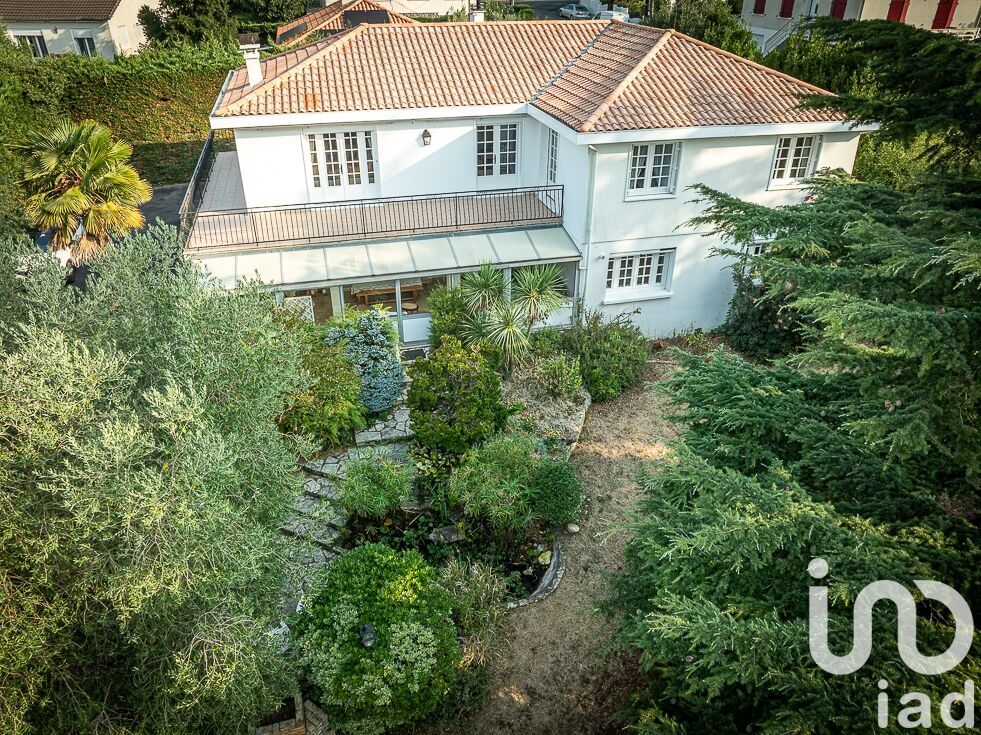 Niort - 242m² - 7p. - 5ch.