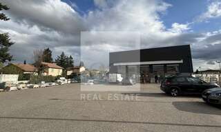 Commerce  1200 m² à louer à Saint-Priest (69800)